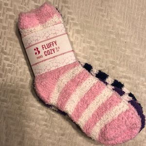 NWT Fuzzy Socks l Size 9-11